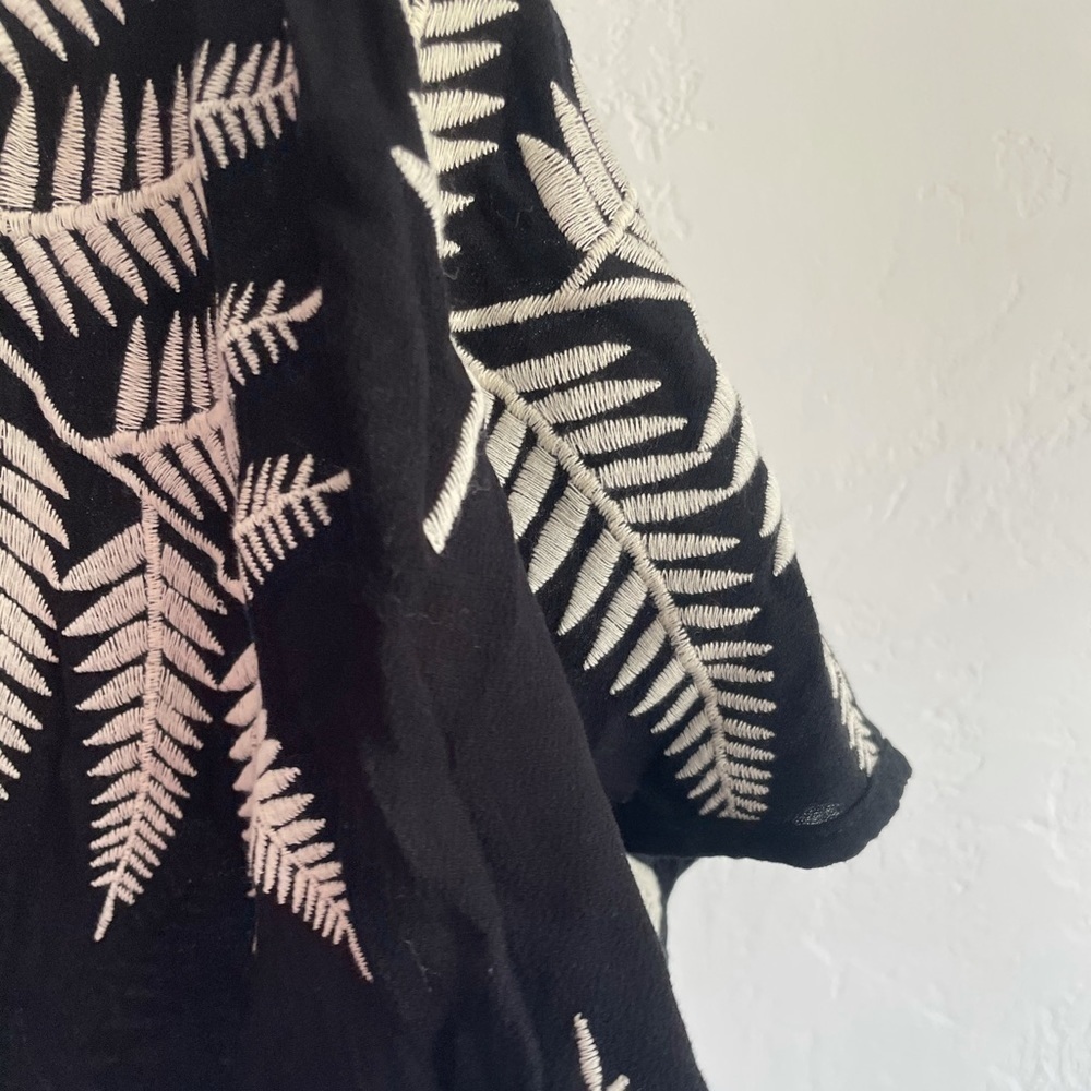 Fifteen Twenty embroidered cropped tee black and cream NWOT XS palm leaf - Picture 7 of 8